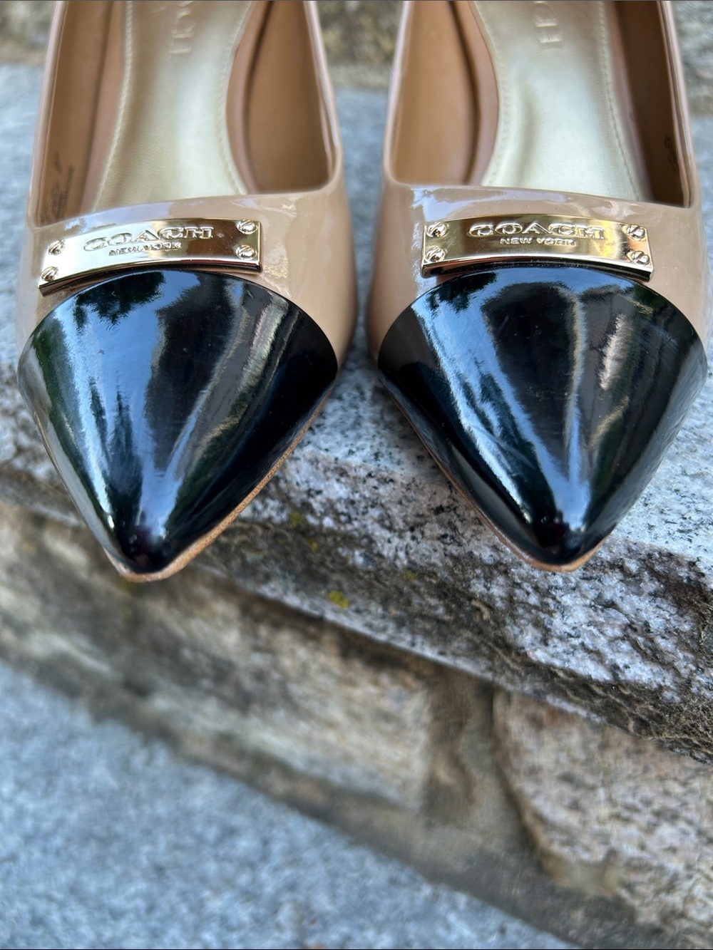 Coach Nude Patent Leather Pumps with Black Patent Pointed Toe - Picture 5 of 6